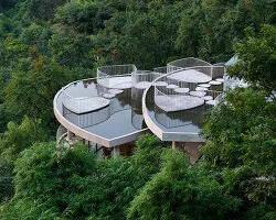 Kengo Kuma, Tarihi Tersaneyi Yürünebilir Volkanik Taş Çatıya Dönüştürdü