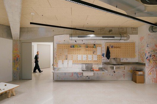 KinderKunstLabor: Çocukların Hayal Gücünü Ateşleyen Bir Sanat Deneyimi