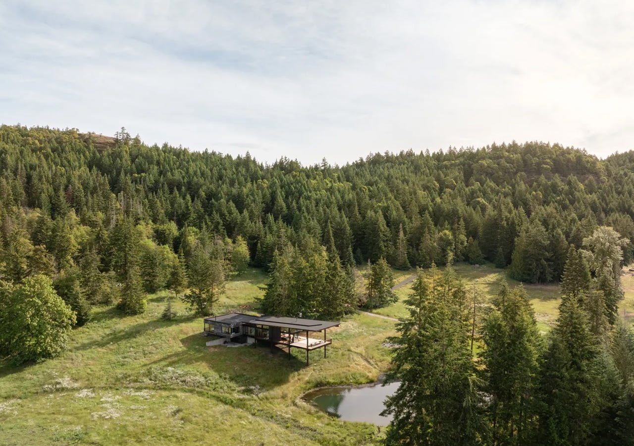 Kütük ve Camın Adası: Salt Spring'de Olson Kundig'den Bir Şaheser
