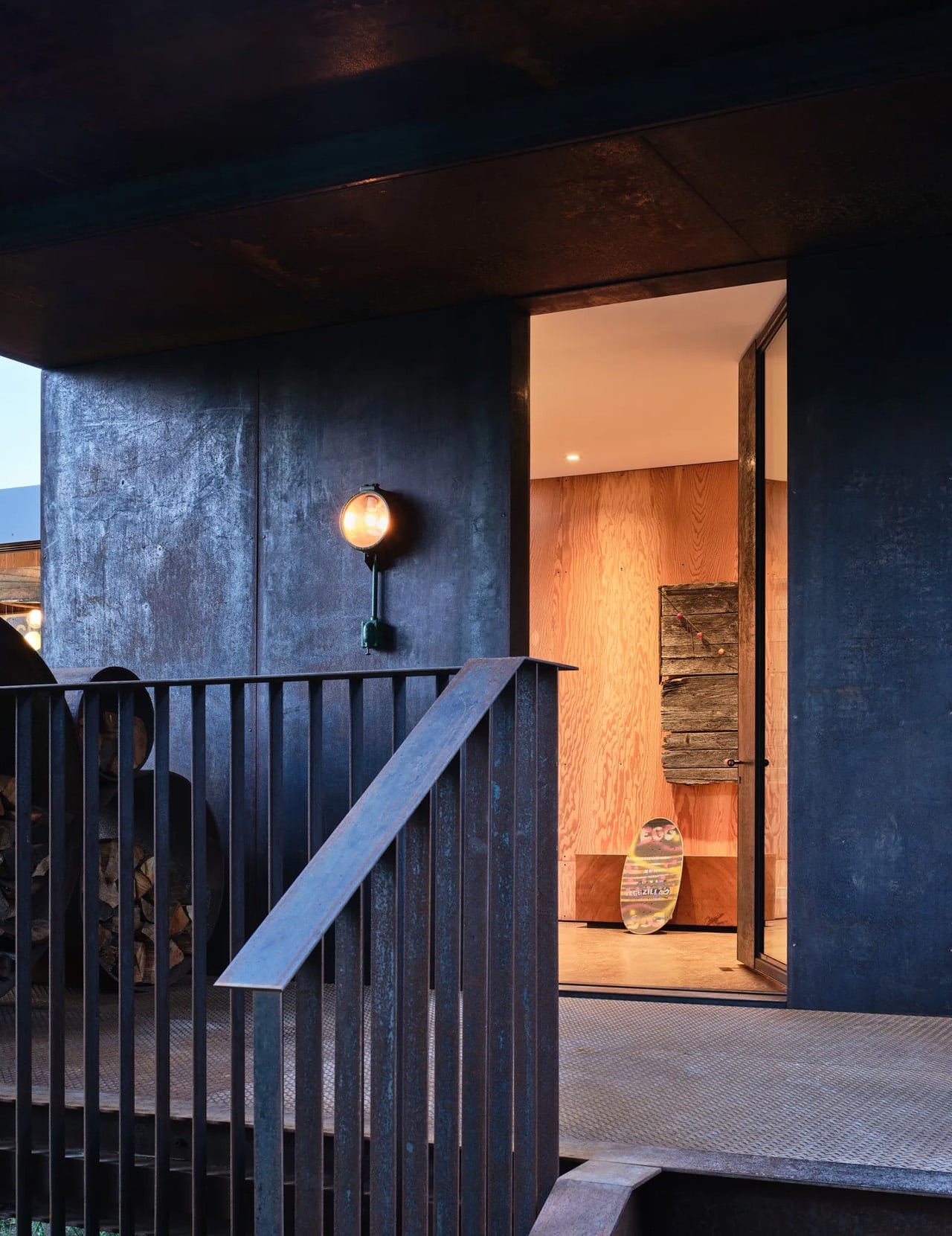 Kütük ve Camın Adası: Salt Spring'de Olson Kundig'den Bir Şaheser