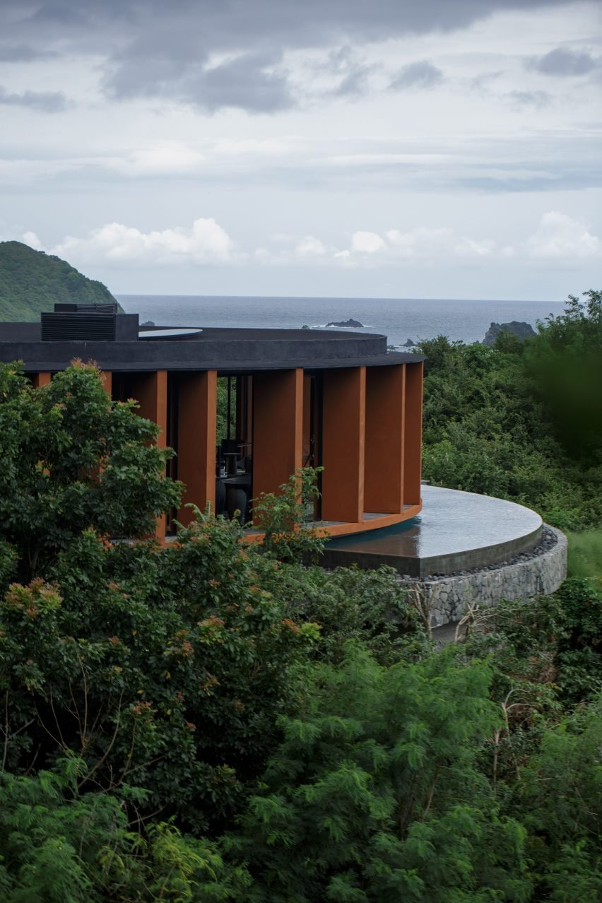Lombok'un Saklı Cenneti: House Kala'nın Dairesel ve Toprak Tonları