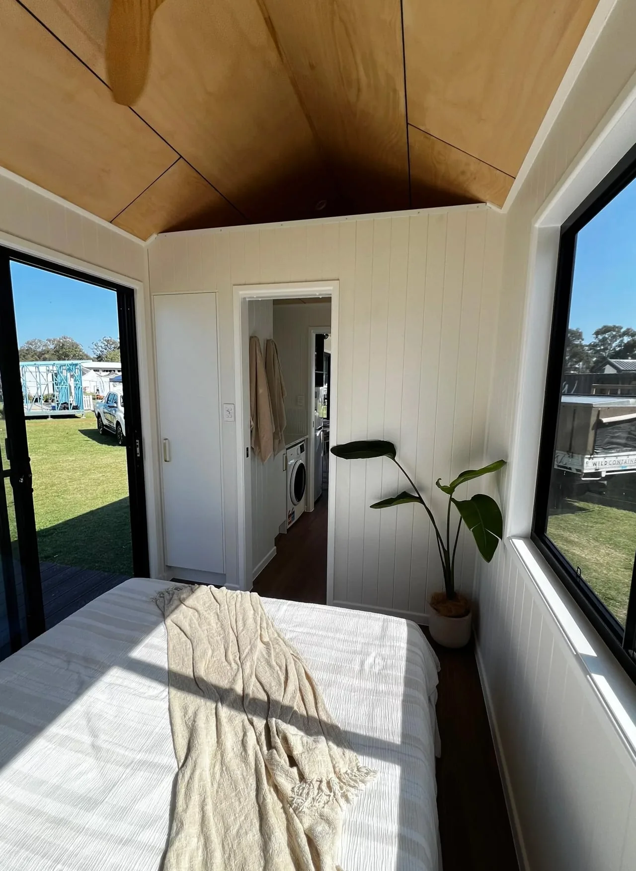 Merdiven Yok, Kattan Vazgeç Yok: Bu Tiny House Kuralları Yıkıyor