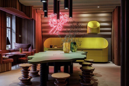 MOM Apartmanı: Berlin'in Tarihi Dokusunda Modern Bir Dans
