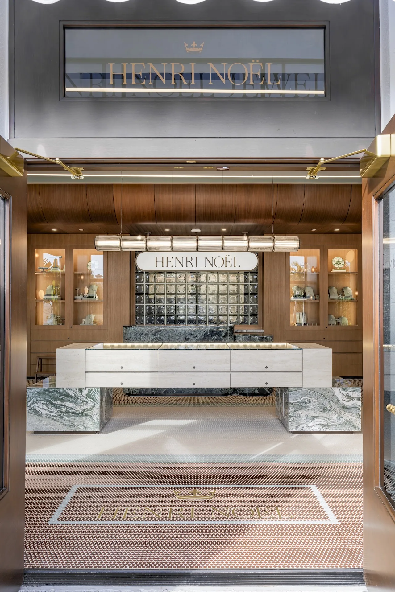 Mücevher Butiğinde Duygusal Zeka: Henri Noël Flagship