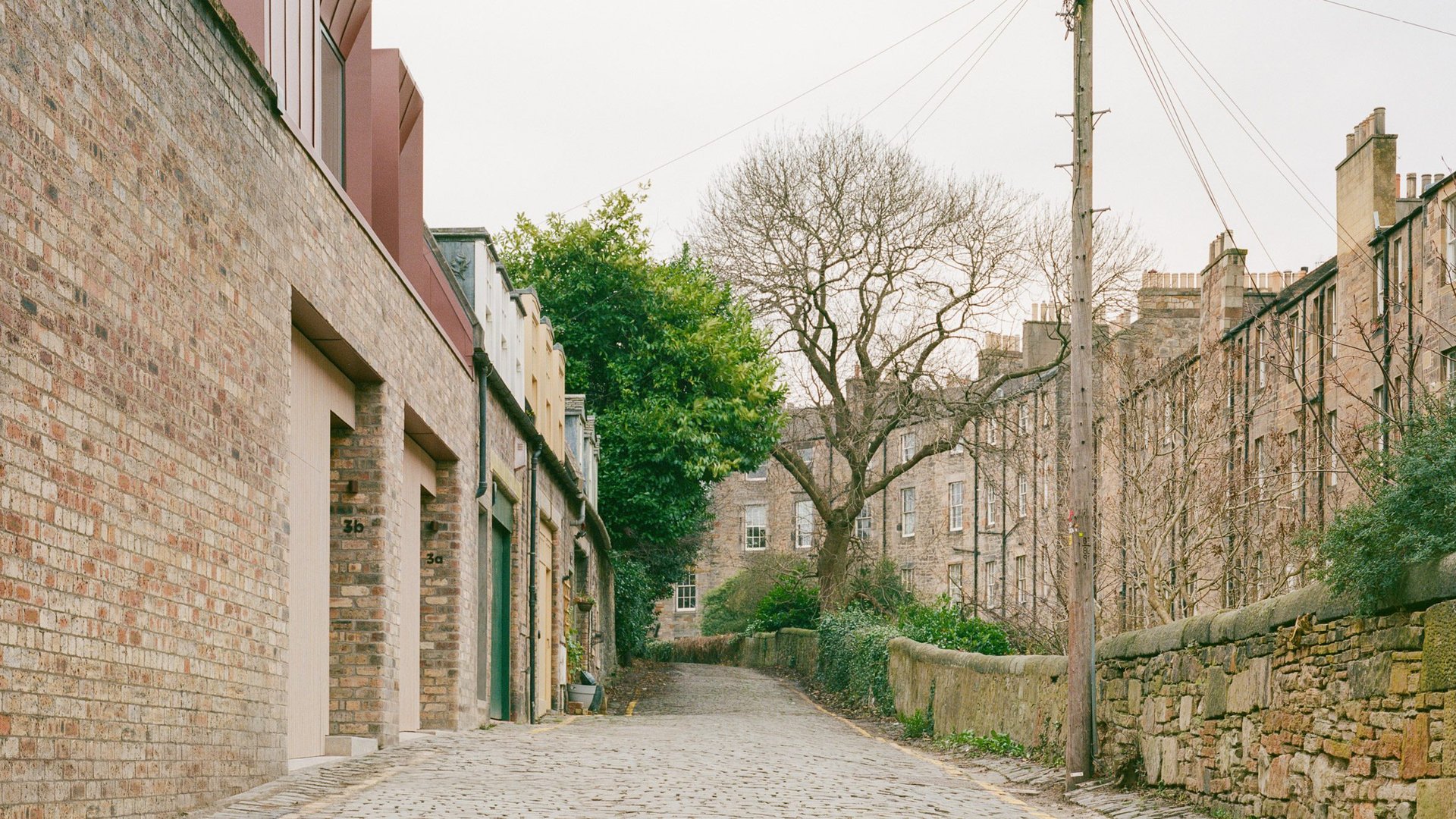 Edinburgh&rsquo;da Mews Evleri: Kısıtlı Alanlara Işık ve Akılcı Bir Çözüm