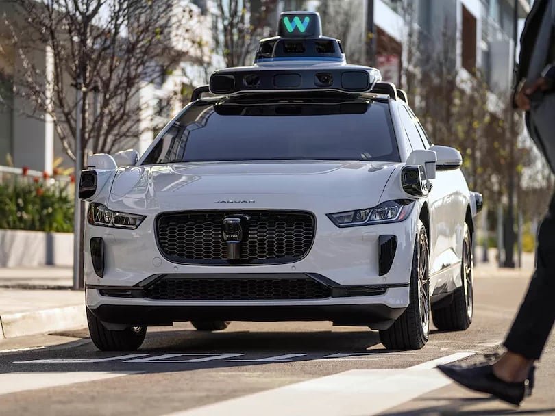 Waymo'nun Sel İkilemi: Robotaksilerin Karar Anı Yeniden Masada