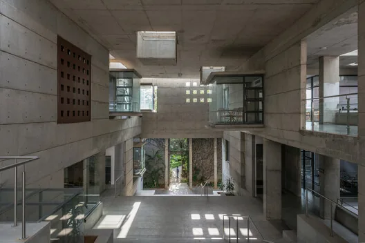 Sömürge Sonrası Kampüsler: Modernizmin Laboratuvarı