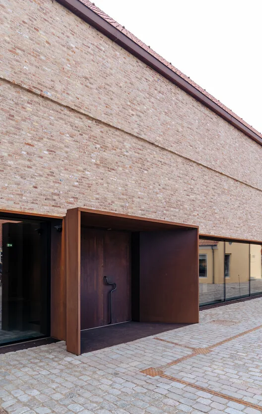 Tarihi Tüccar Malikanesi Sanat ve Doğayla Buluşuyor: SMK Thy