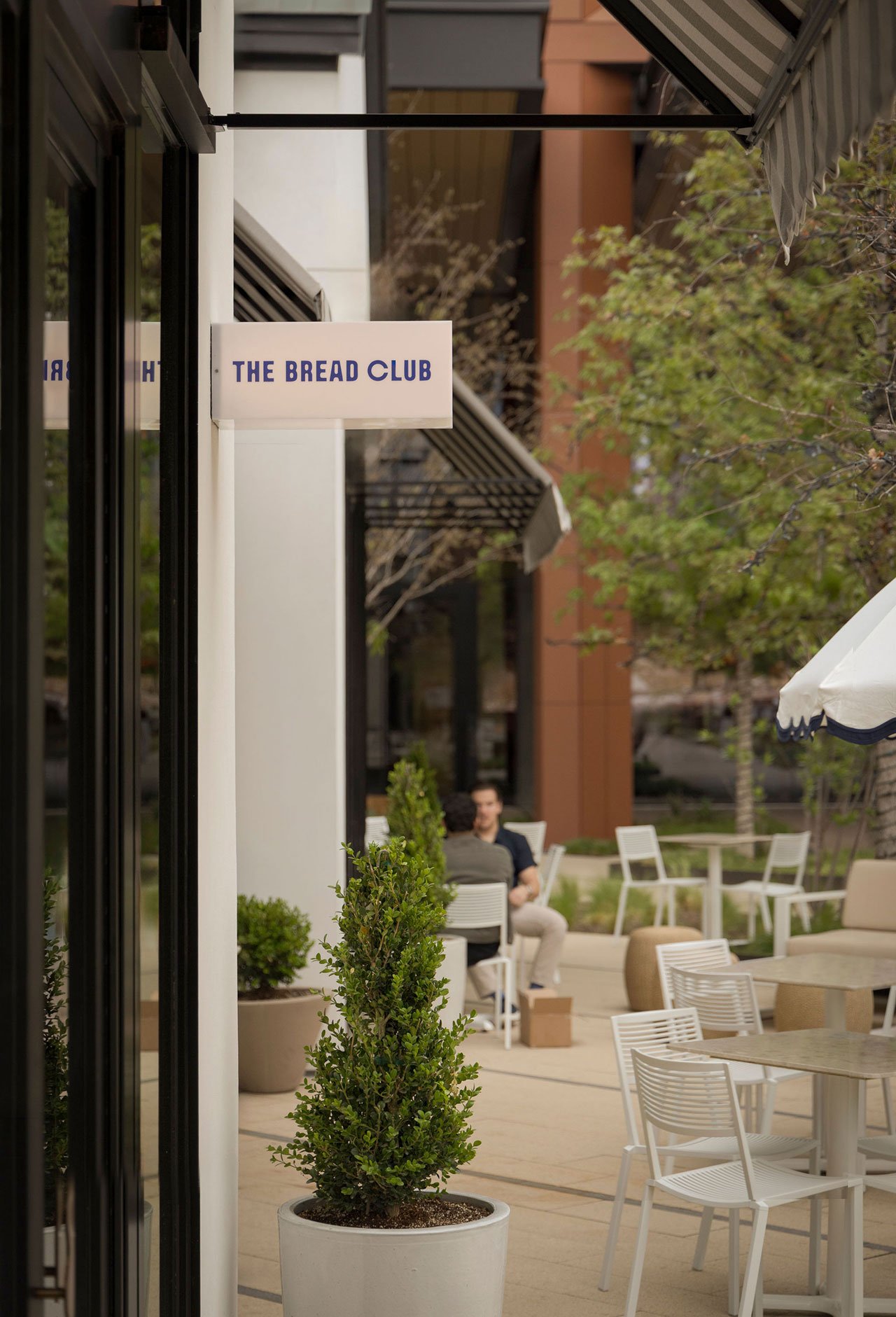 The Bread Club: Dallas’ta Paris Esintili Modern Bir Fırın Tasarımı