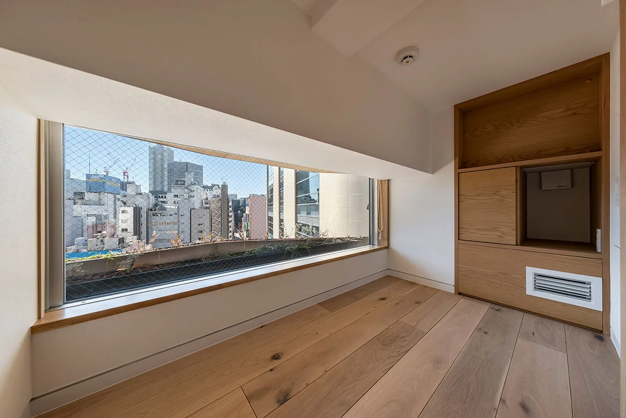 Tokyo’nun Dar Arsasında Yükselen Zarif Çözüm: Clerestory Garden