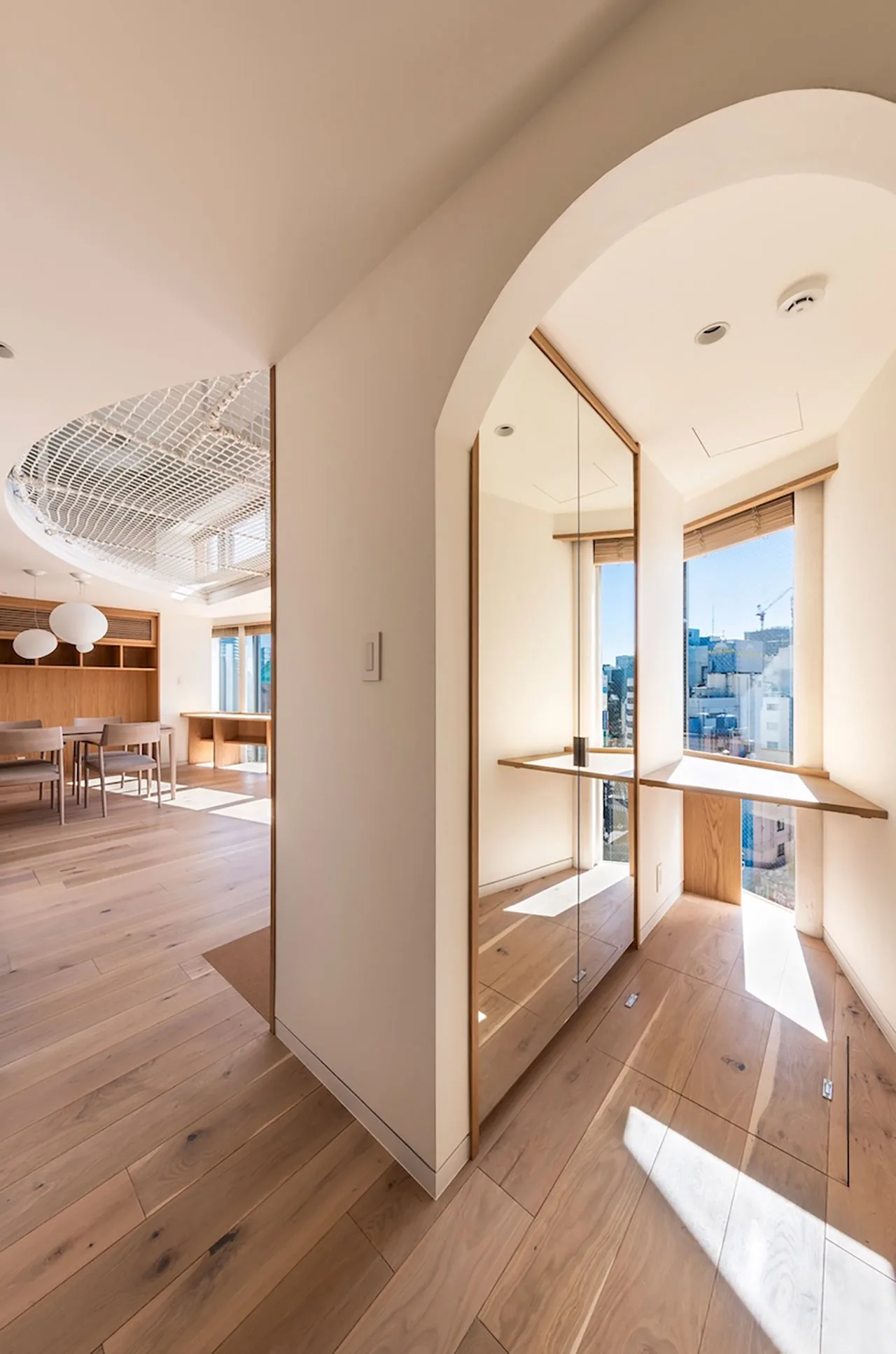 Tokyo’nun Dar Arsasında Yükselen Zarif Çözüm: Clerestory Garden