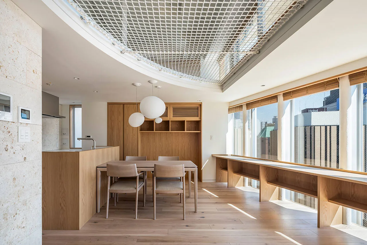 Tokyo’nun Dar Arsasında Yükselen Zarif Çözüm: Clerestory Garden