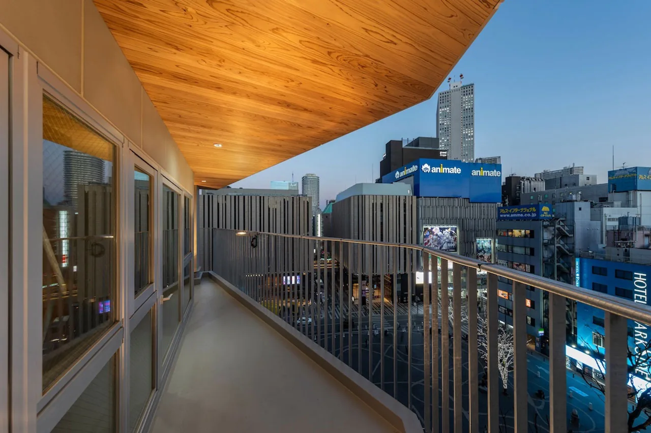 Tokyo’nun Dar Arsasında Yükselen Zarif Çözüm: Clerestory Garden