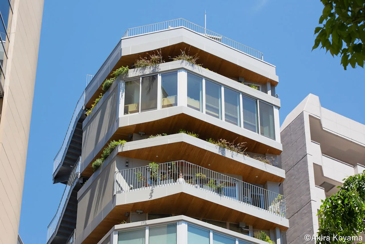 Tokyo’nun Dar Arsasında Yükselen Zarif Çözüm: Clerestory Garden