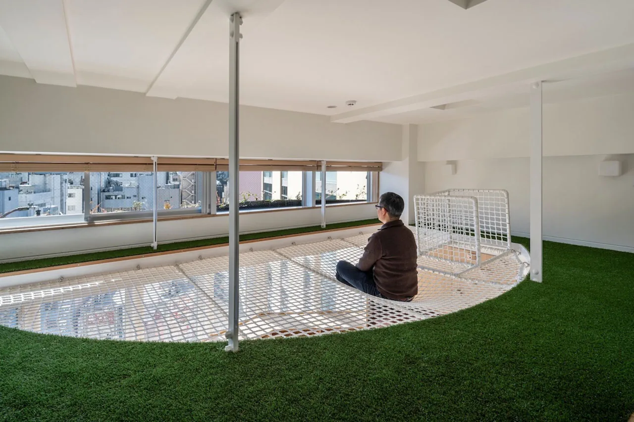 Tokyo’nun Dar Arsasında Yükselen Zarif Çözüm: Clerestory Garden