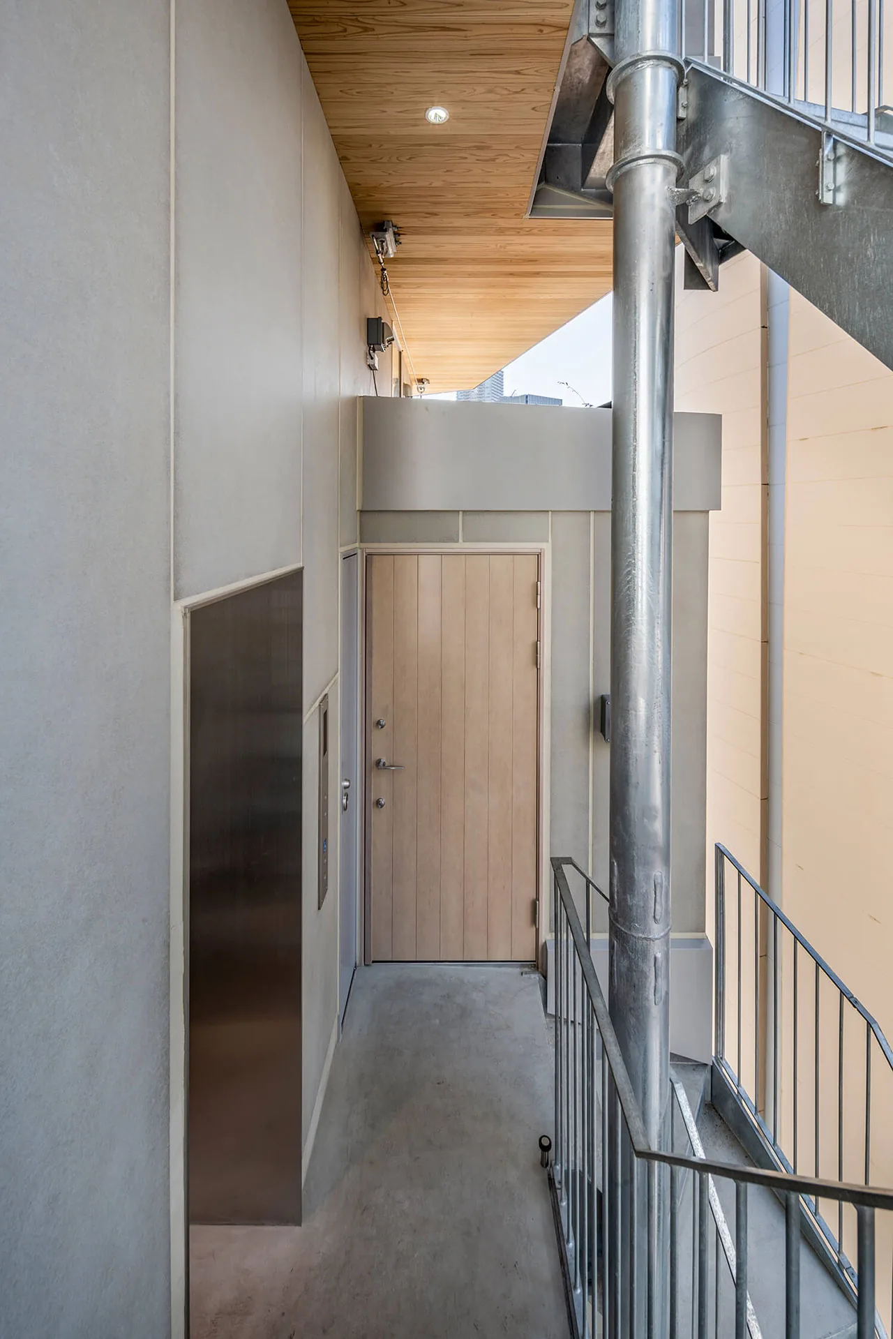 Tokyo’nun Dar Arsasında Yükselen Zarif Çözüm: Clerestory Garden
