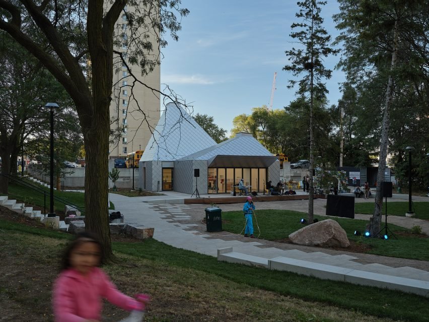 Toronto'nun Yeni Işık Feneri: Belle Pavyonu Parkı Dönüştürüyor