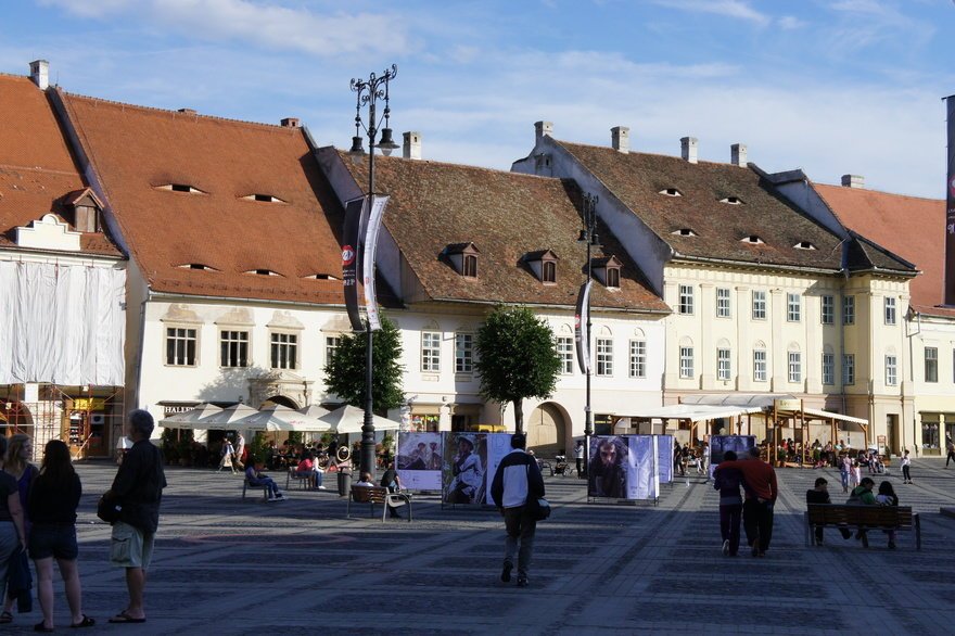 Sibiu'nun Gözleri: Transilvanya Evlerinin İşlevden Estetiğe Yükselişi
