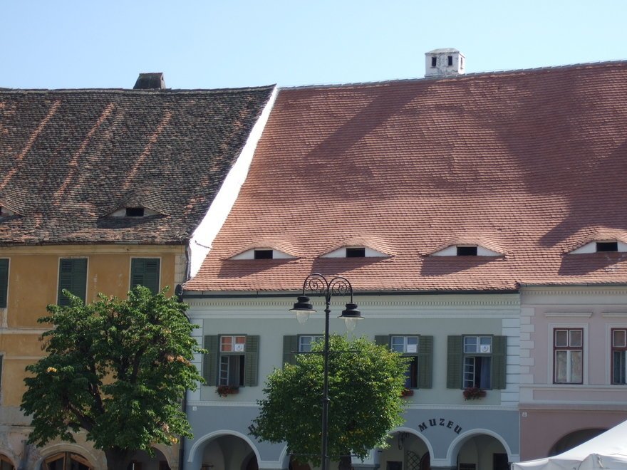Sibiu'nun Gözleri: Transilvanya Evlerinin İşlevden Estetiğe Yükselişi