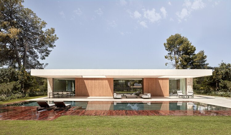 La Cañada Evi: Valencia’da Doğanın Kucağında Çağdaş Bir Fısıltı