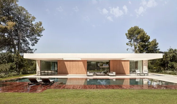 La Cañada Evi: Valencia’da Doğanın Kucağında Çağdaş Bir Fısıltı