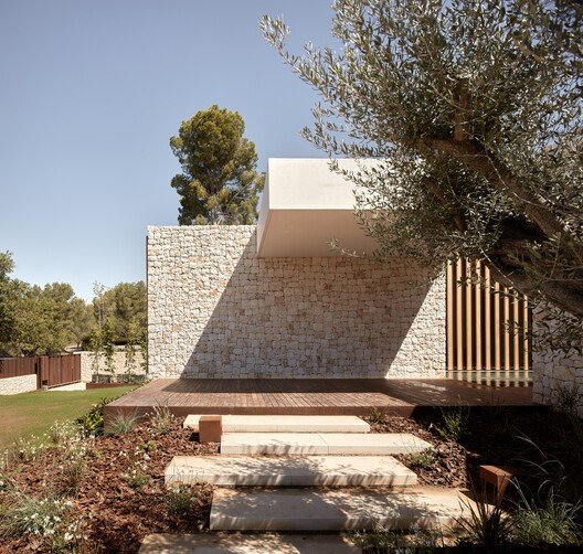 La Cañada Evi: Valencia'da Doğanın Kucağında Çağdaş Bir Fısıltı