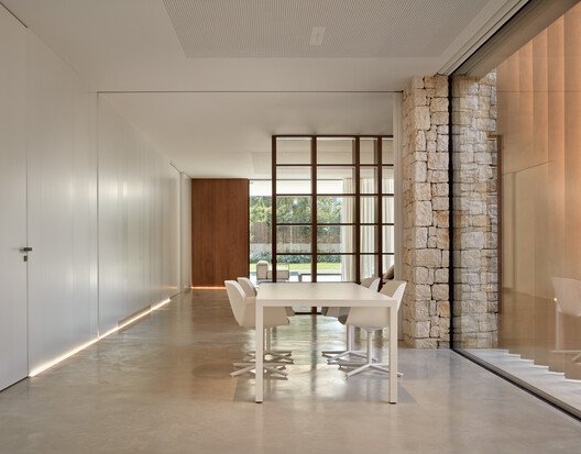 La Cañada Evi: Valencia'da Doğanın Kucağında Çağdaş Bir Fısıltı