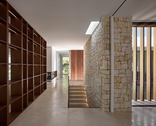 La Cañada Evi: Valencia'da Doğanın Kucağında Çağdaş Bir Fısıltı
