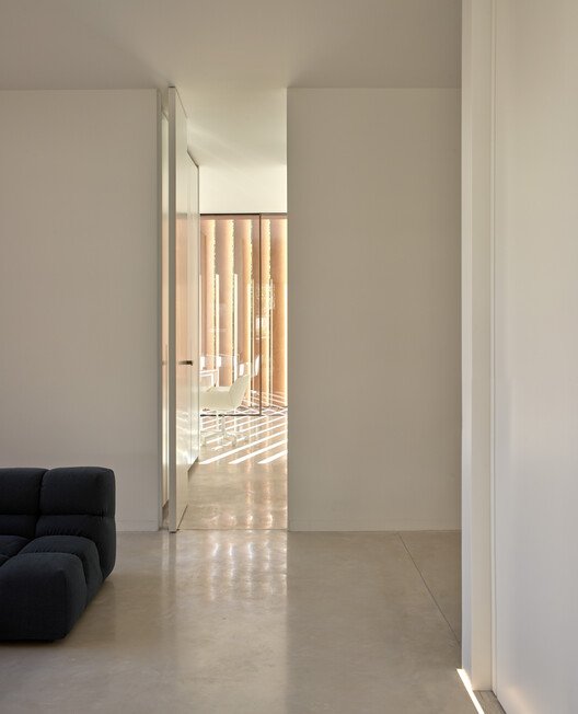 La Cañada Evi: Valencia'da Doğanın Kucağında Çağdaş Bir Fısıltı