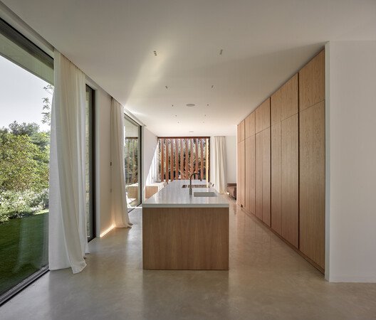 La Cañada Evi: Valencia'da Doğanın Kucağında Çağdaş Bir Fısıltı
