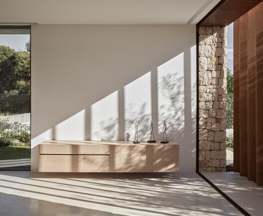La Cañada Evi: Valencia'da Doğanın Kucağında Çağdaş Bir Fısıltı