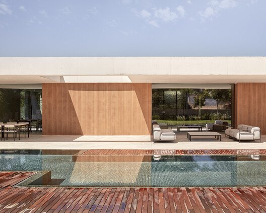 La Cañada Evi: Valencia'da Doğanın Kucağında Çağdaş Bir Fısıltı