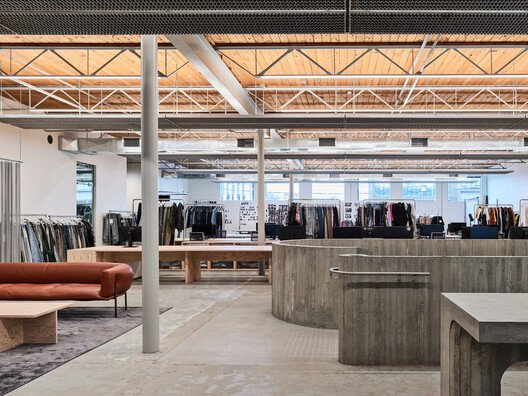 Denimin Yükselişi: Purple Brand Stüdyosu Vancouver'ın Kalbinde