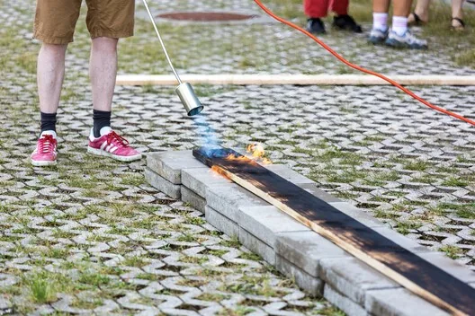 Yakisugi Tekniğiyle Modern Pavyon: Rijeka'da Siyah Düşünce
