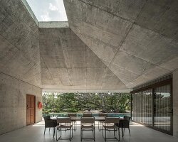 Yaw House: Polonya Dağlarında Araziyle Dans Eden Bir Mimari Şaheser