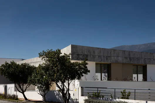 Dağın Kıvrımlarına Uzanan Tektonik Katlama: House #474