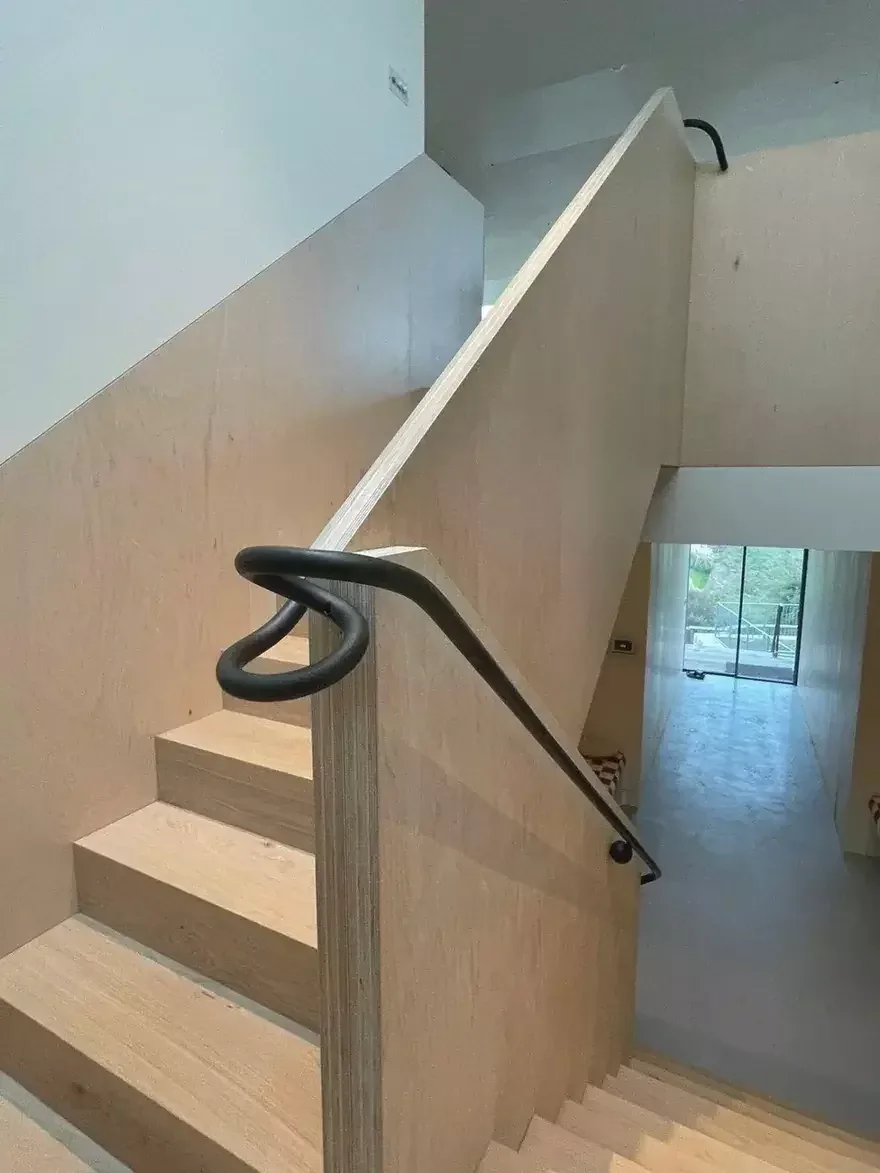 Form Follows Fabrication: Steel & Form’dan Zarif Metal Korkuluk