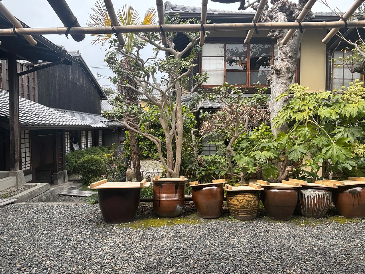 Kawai Kanjiro ve Mingei: Japon Çömlekçiliğinde Gerçek Güzellik
