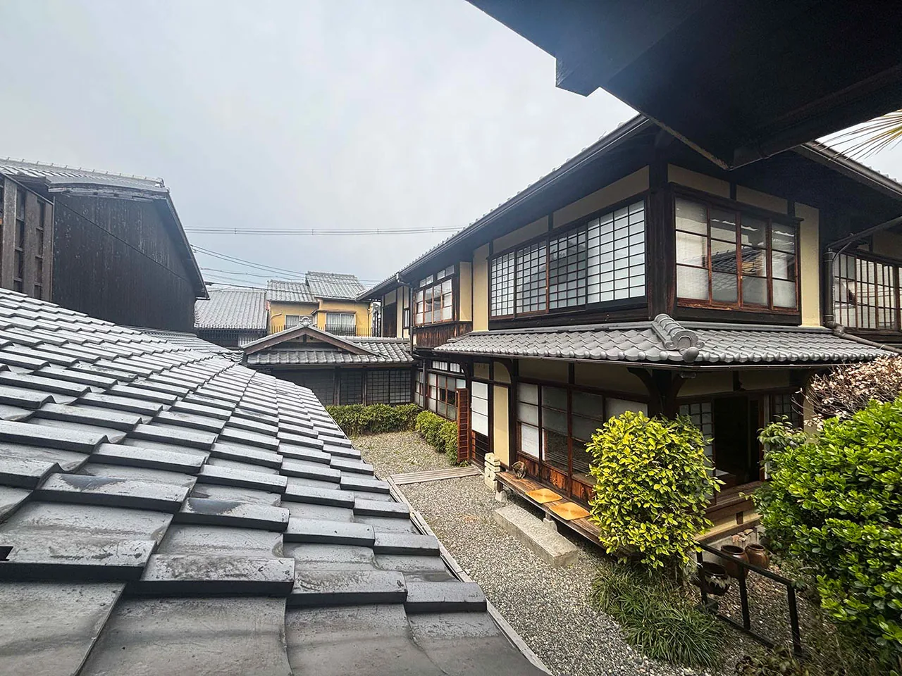 Kawai Kanjiro ve Mingei: Japon Çömlekçiliğinde Gerçek Güzellik