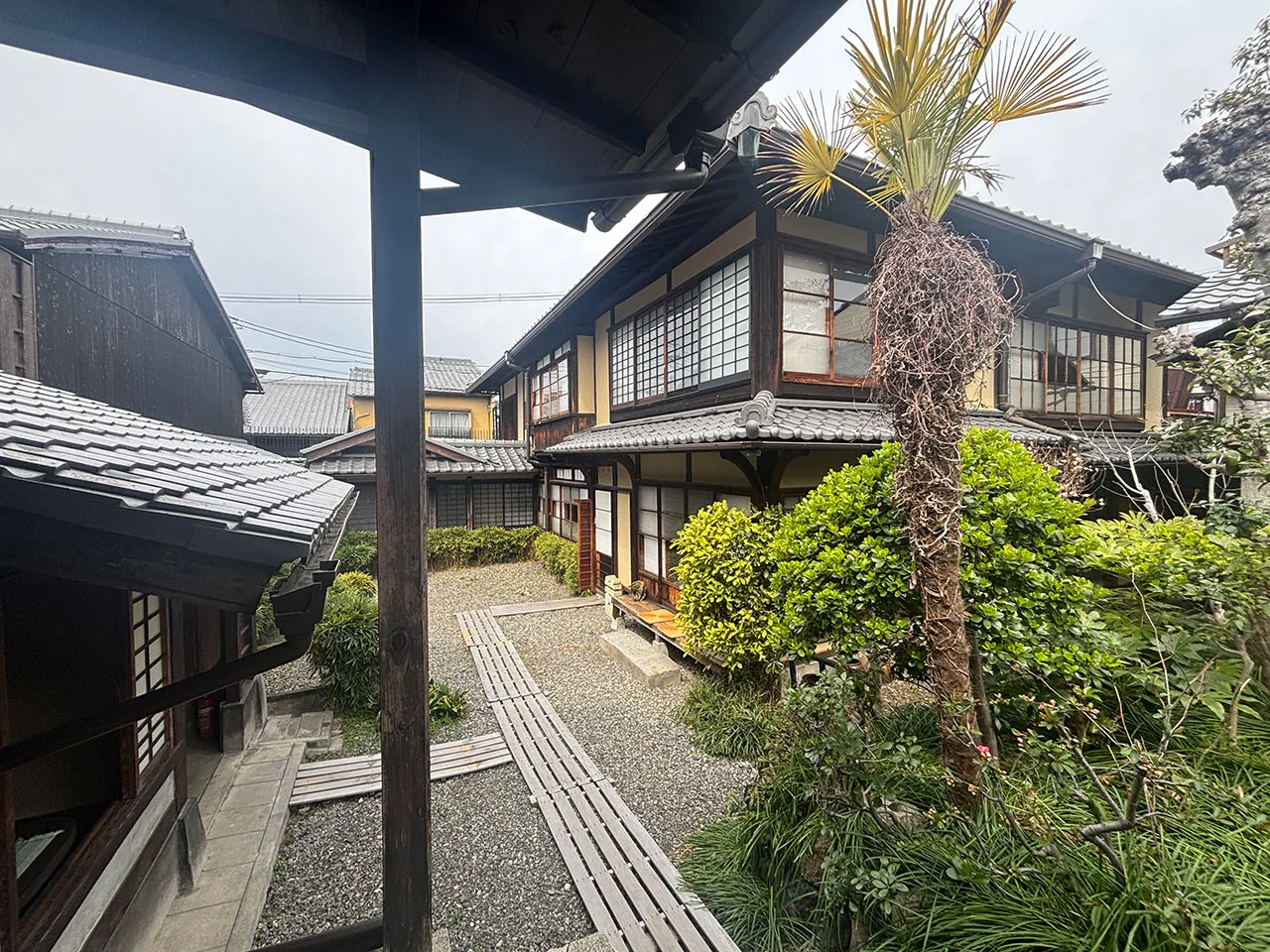 Kawai Kanjiro ve Mingei: Japon Çömlekçiliğinde Gerçek Güzellik