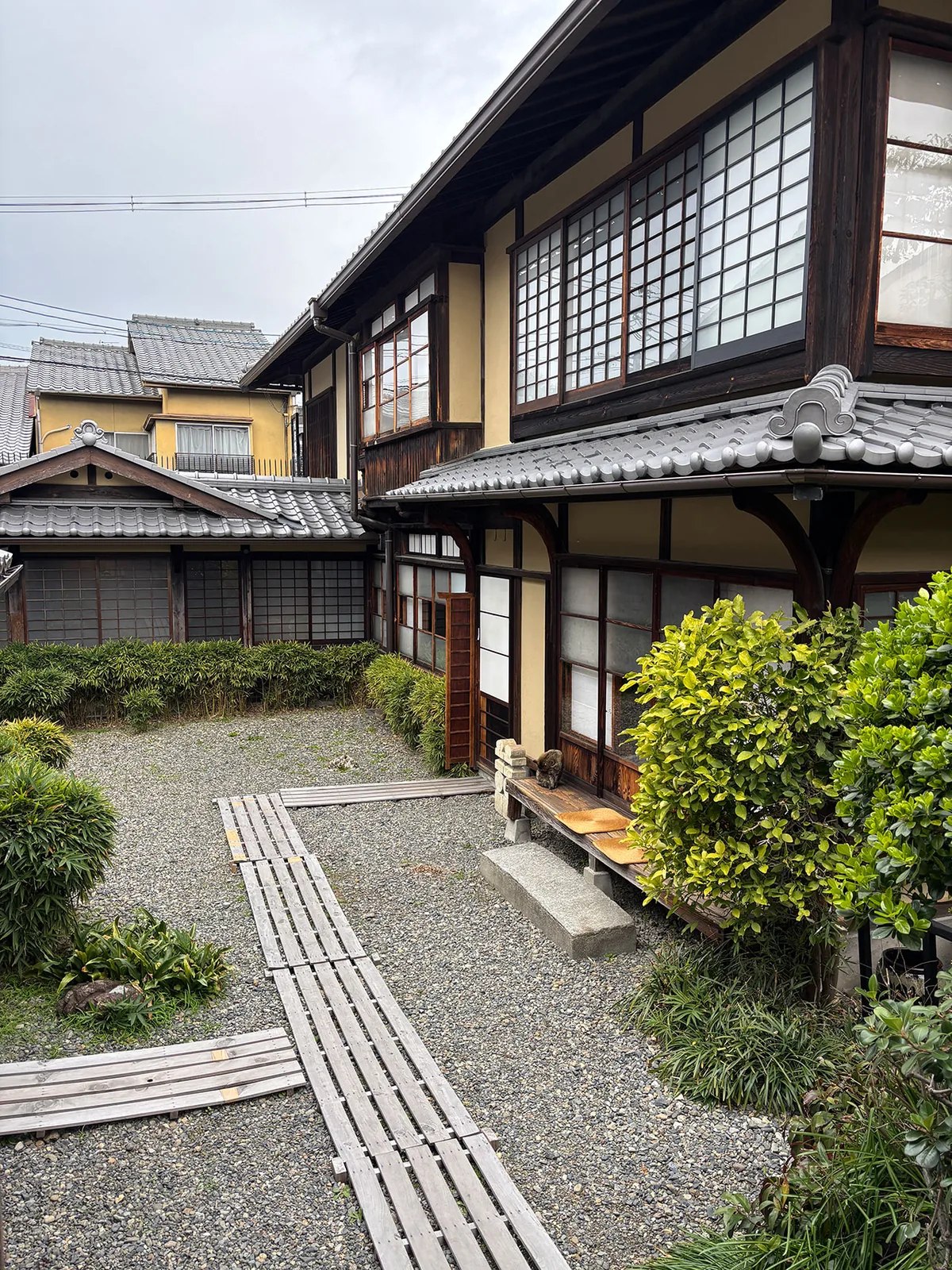 Kawai Kanjiro ve Mingei: Japon Çömlekçiliğinde Gerçek Güzellik