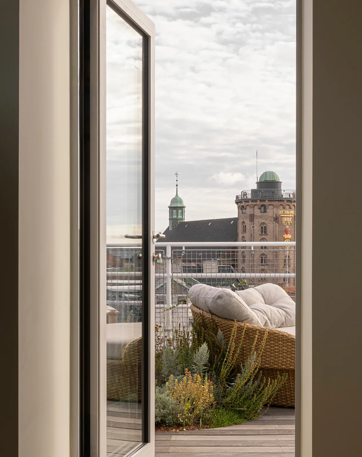 Kopenhag’da Hygge Ruhu: 1 Hotel’in Sakin Tasarım Felsefesi