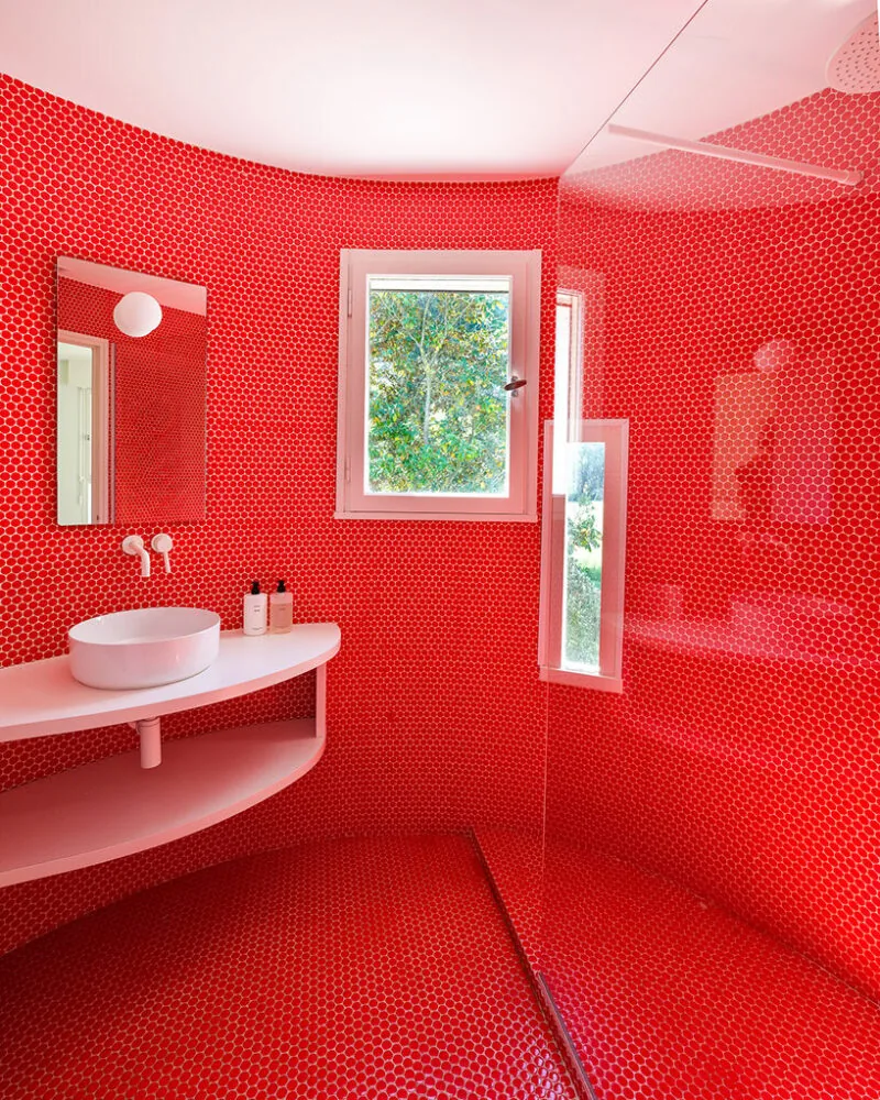 Arles'ta Pop-Up Otel: Casa Ideale ile 70'ler Villasında Sanat ve Konaklama