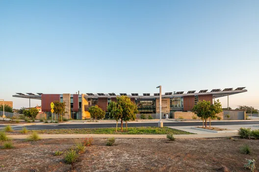 Malibu Lisesi: Pasifik Kıyısında Net-Sıfır Enerjili Kampüs