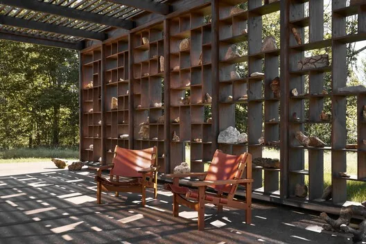Rock Pavilion: Doğadan Toplanan Taşların Sessiz Şiiri