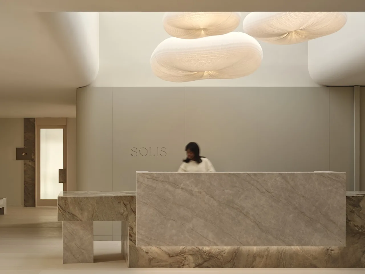 Wellness Uzay Gemisi: Solis East'te Tasarım ve Işık Dansı