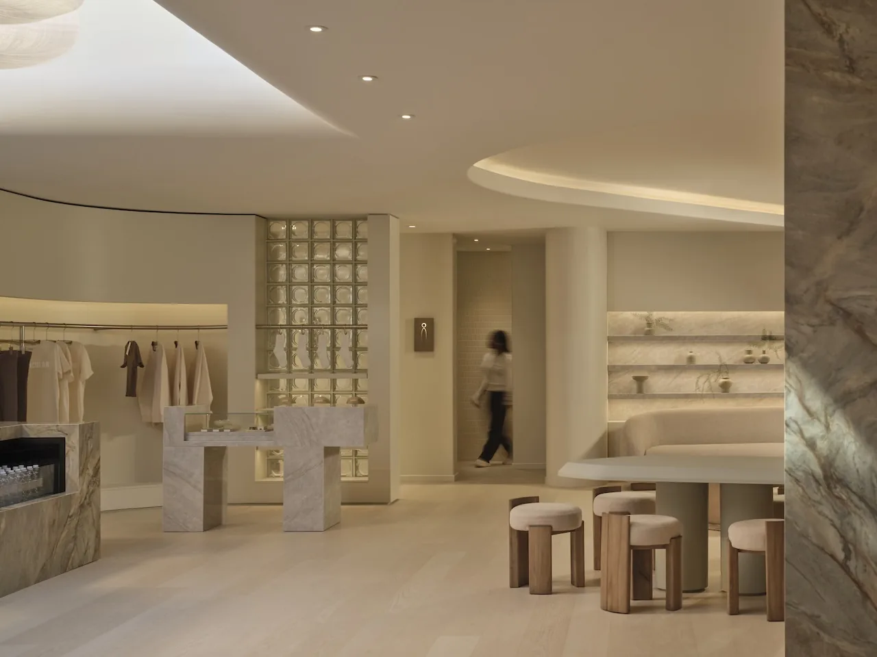 Wellness Uzay Gemisi: Solis East'te Tasarım ve Işık Dansı