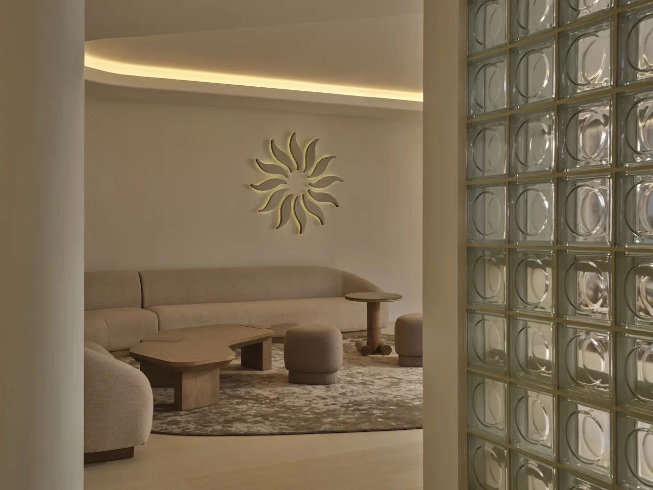 Wellness Uzay Gemisi: Solis East'te Tasarım ve Işık Dansı