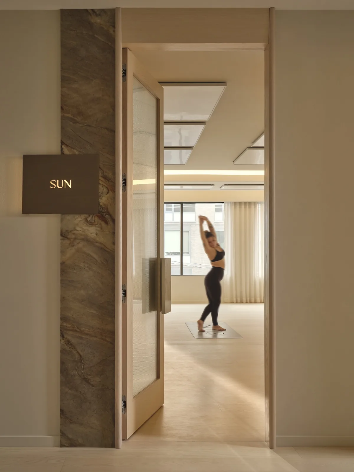 Wellness Uzay Gemisi: Solis East'te Tasarım ve Işık Dansı