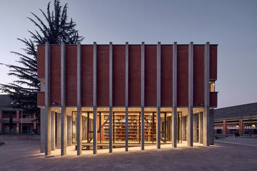 Tabancura Okulu Kütüphane Pavyonu: Minimalist Bir Eğitim Yapısı